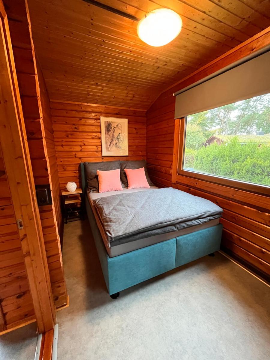 Schlafzimmer 1 mit Doppelbett