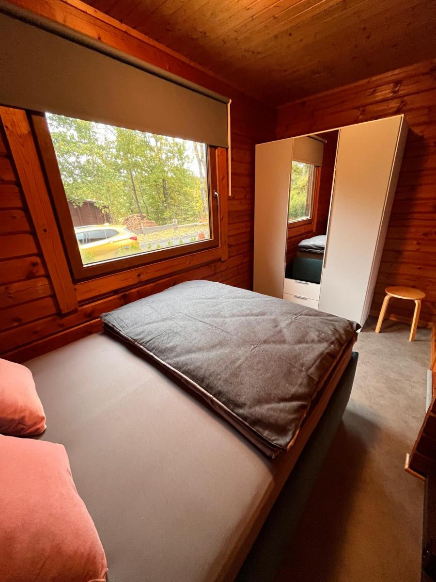 Schlafzimmer 1
